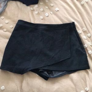 Black skort